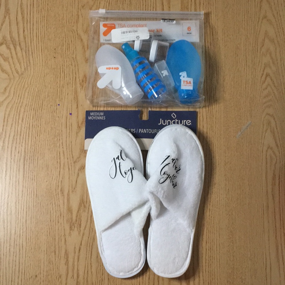 New 8pc Travel Bundle Slippers Medium 6.5-7.5 & Travel Toiletries Bag&Containers